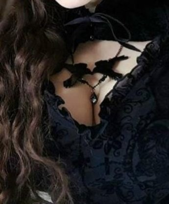 Я знаю все секреты удовольствия и готова поделиться ими с тобой. Мои услуги включают классический секс, оральные ласки и многое другое. 🌟 Ты можешь насладиться моими фото, которые подчеркнут мои привлекательные формы и красивое лицо. 💋 Возможно, ты найдешь отзывы на сайте, которые подтвердят мою профессиональную и дружелюбную натуру. Я живу в Москве и приглашаю тебя в свою уютную квартиру для незабываемого опыта. Не упусти шанс исполнить свои фантазии и окунуться в океан наслаждения со мной. Жду твоего звонка! 📞 Лариса
